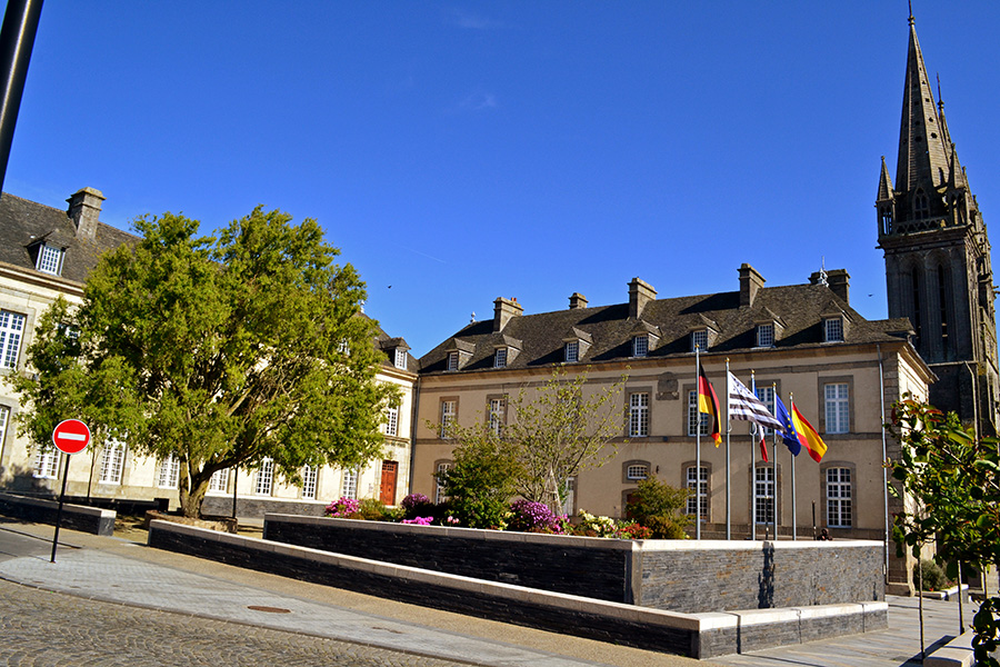 Hôtel de ville de Saint-Pol-de-Léon, par Kergoulay